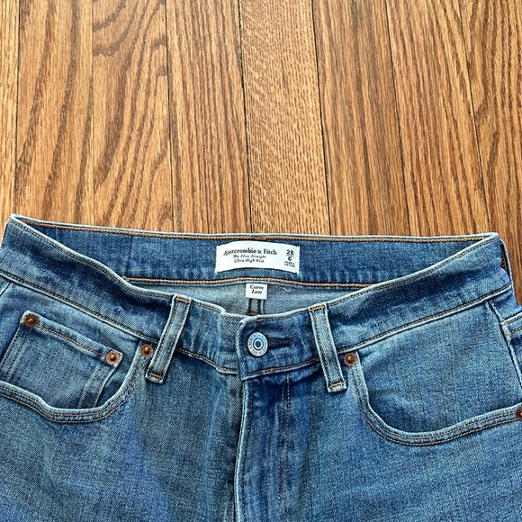 Abercrombie & Fitch Curve Love Slim Straight Jean - Picture 3 of 3